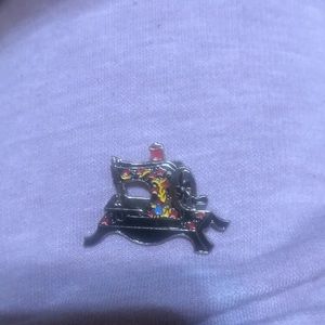 Clotilde #3 sewing machine brooch.